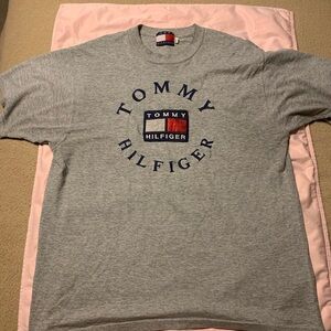 Vintage Tommy Hilfiger Gray T-Shirt. Sz L